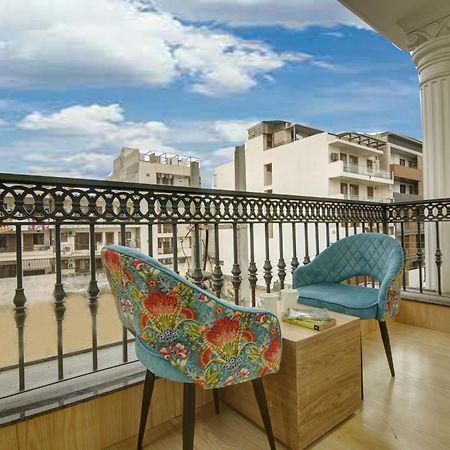 グルガウン Anandam Club Houseアパートホテル エクステリア 写真