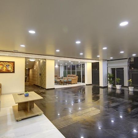 グルガウン Anandam Club Houseアパートホテル エクステリア 写真