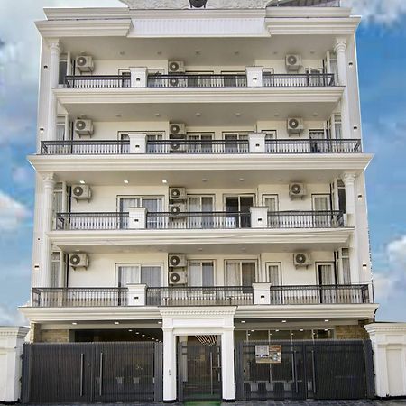 グルガウン Anandam Club Houseアパートホテル エクステリア 写真