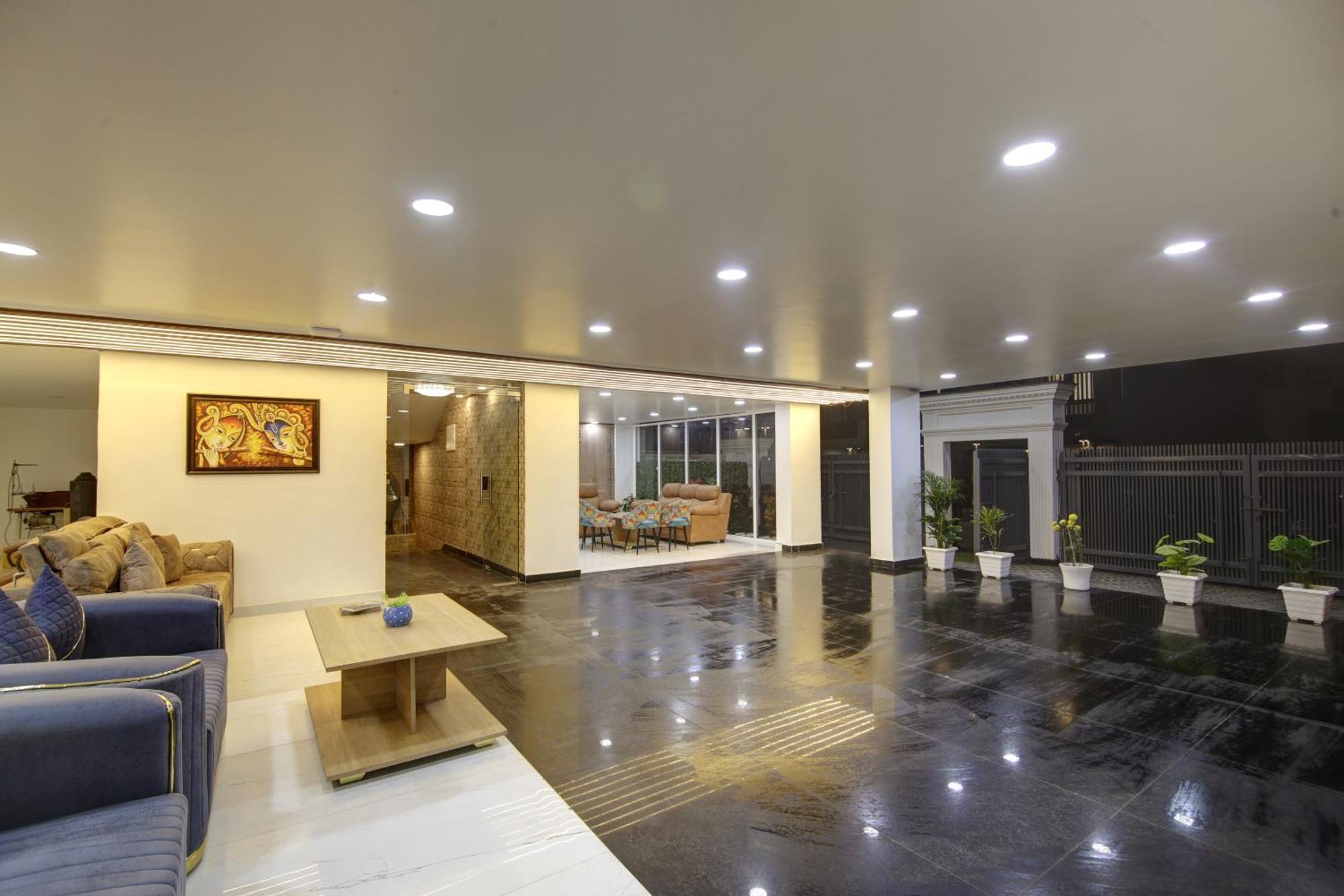 グルガウン Anandam Club Houseアパートホテル エクステリア 写真