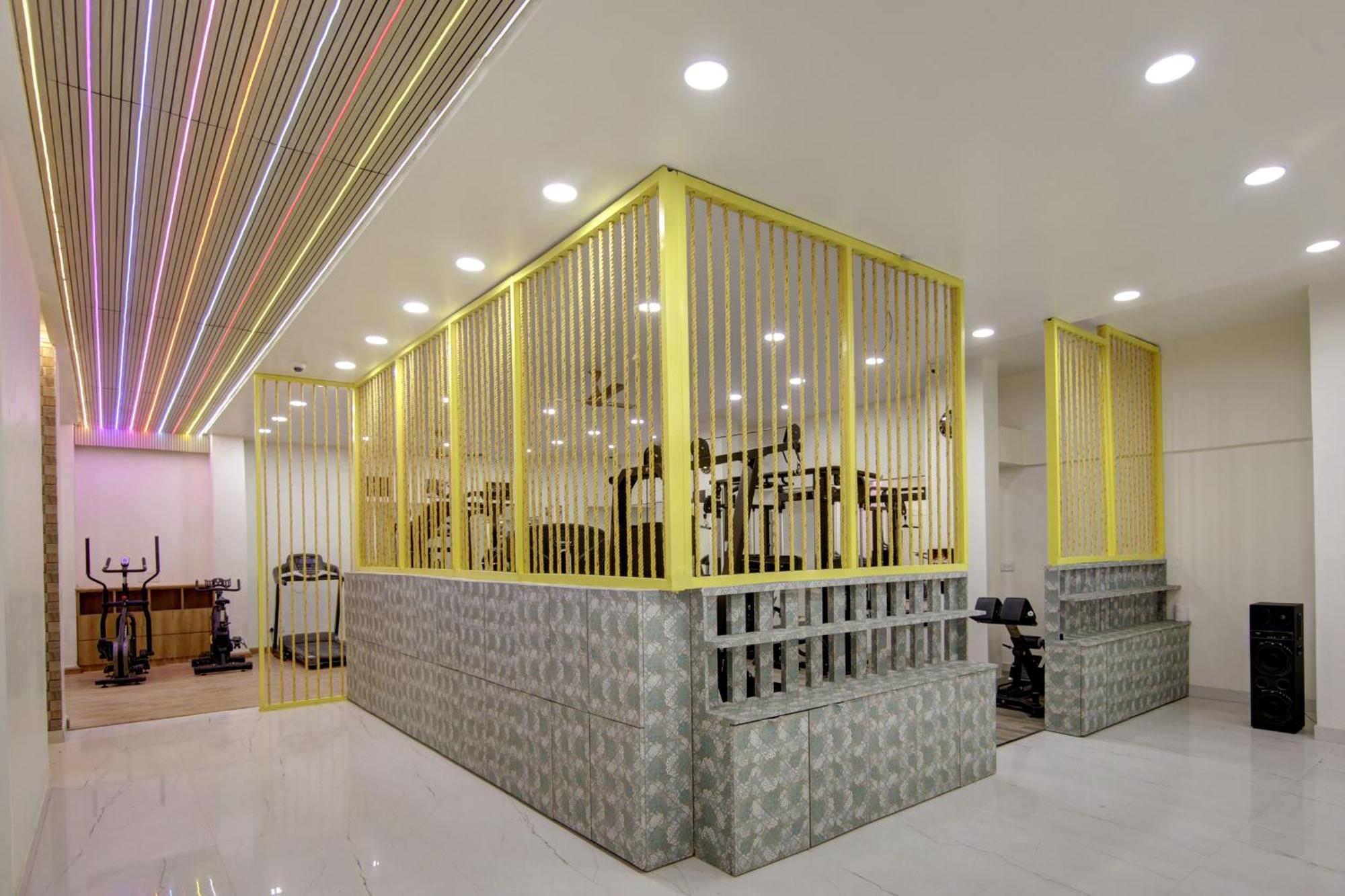 グルガウン Anandam Club Houseアパートホテル エクステリア 写真