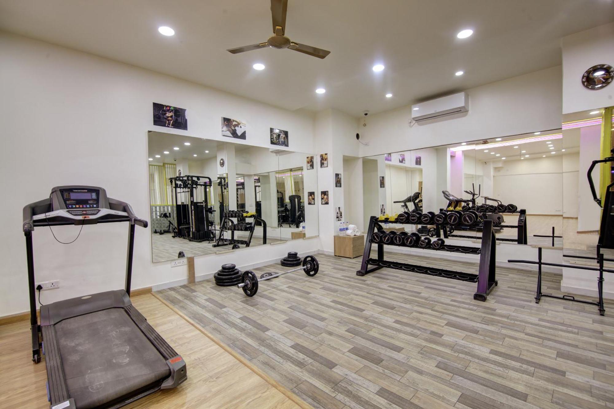 グルガウン Anandam Club Houseアパートホテル エクステリア 写真