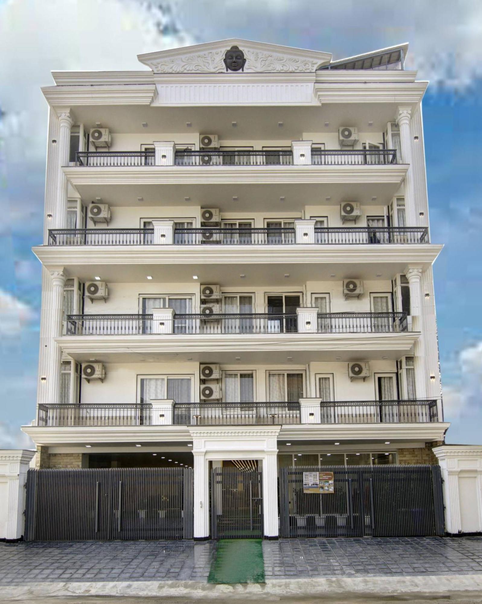 グルガウン Anandam Club Houseアパートホテル エクステリア 写真